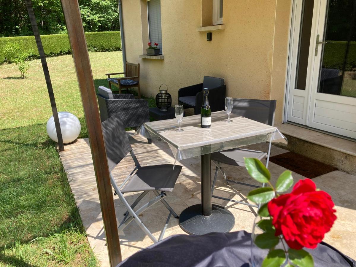 Gite Des Combes Blanches Avec Piscine Frayssinet-le-Gélat Buitenkant foto